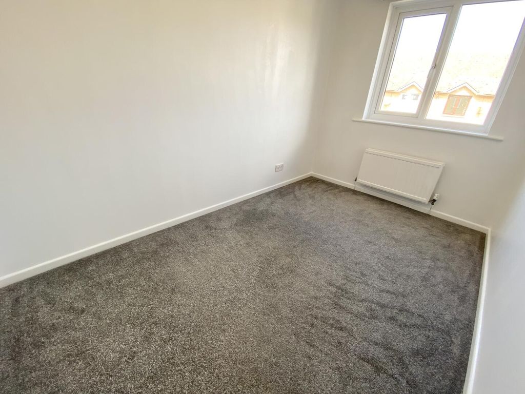Additional image 3 of 2 bed property to rentPineview Drive, Newport PO30