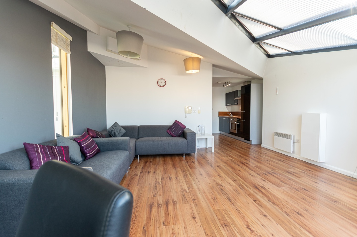 2 Bed Flat, Mann Island, L3, N1 7GU photo 2