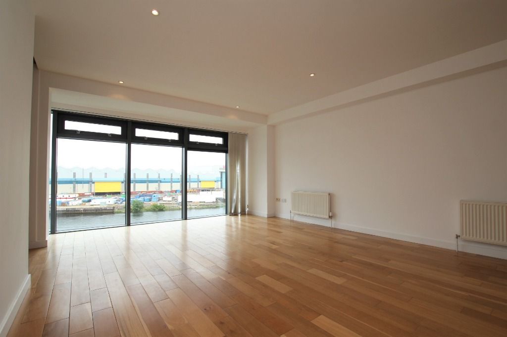 1 bed flat to rentMeadowside Quay Square, Glasgow Harbour, Glasgow G11 photo 2