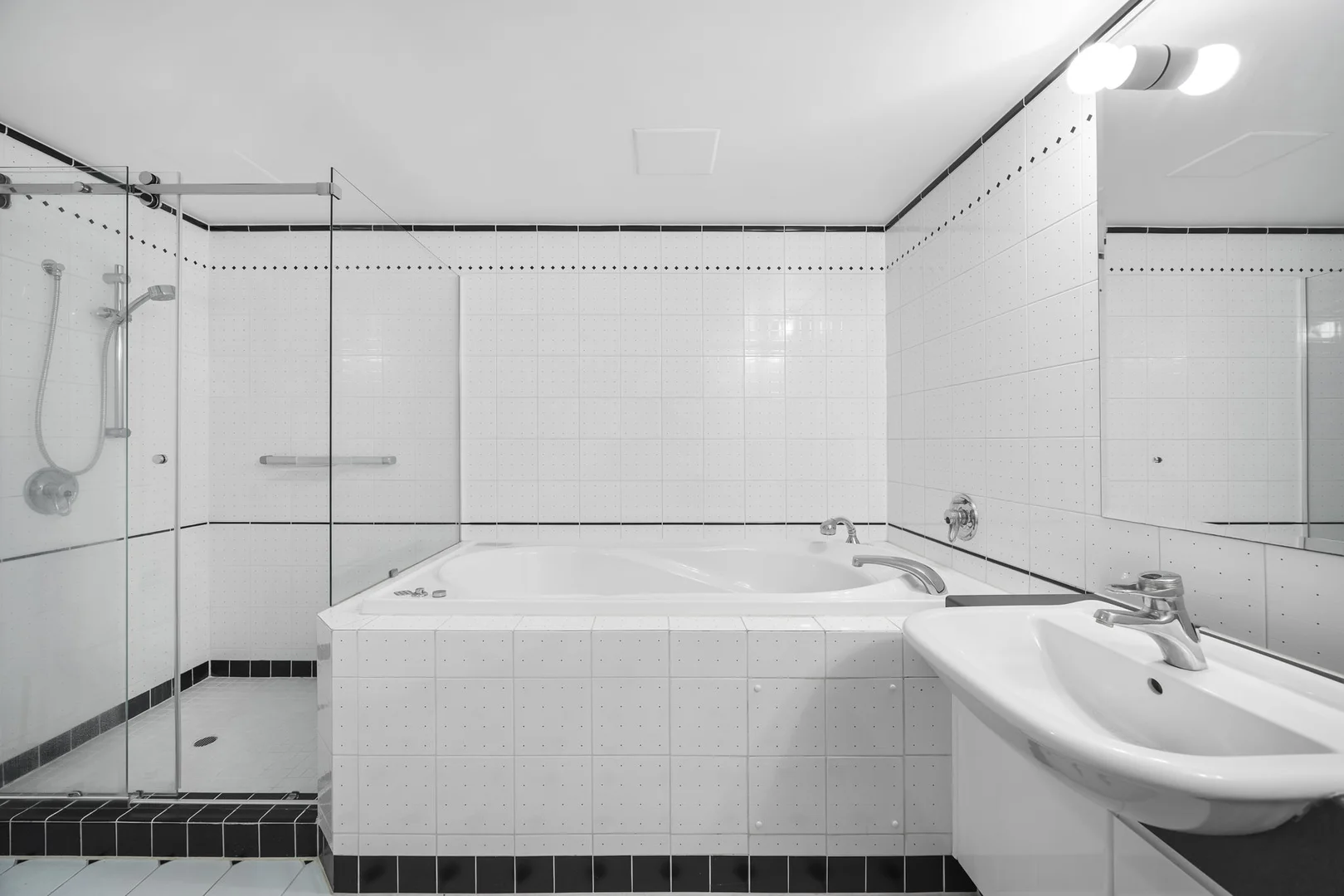 Additional image 7 of 16/12 Commodore Drive, Surfers Paradise QLD 4217
