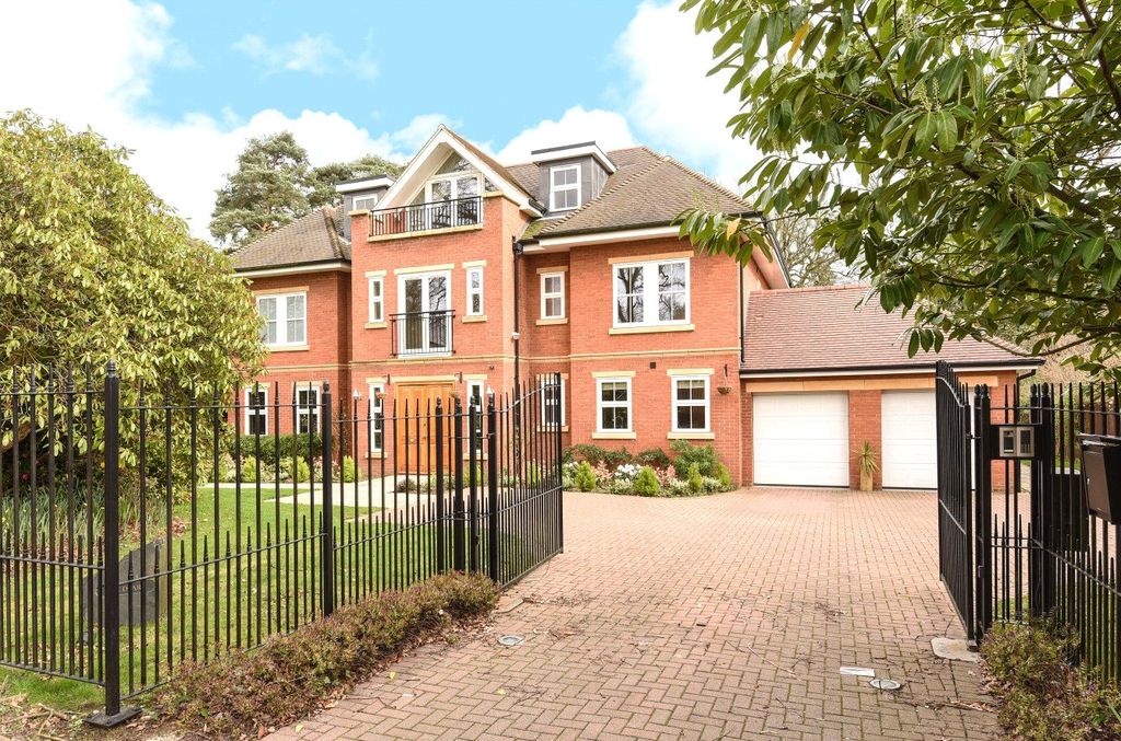 6 bed detached house to rentBurleigh Road, Ascot, Berkshire SL5