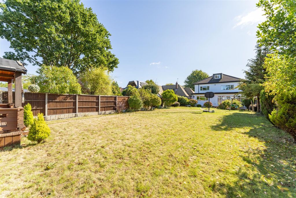 Additional image 24 of 5 bed detached house to rentWellesley Avenue, Iver SL0