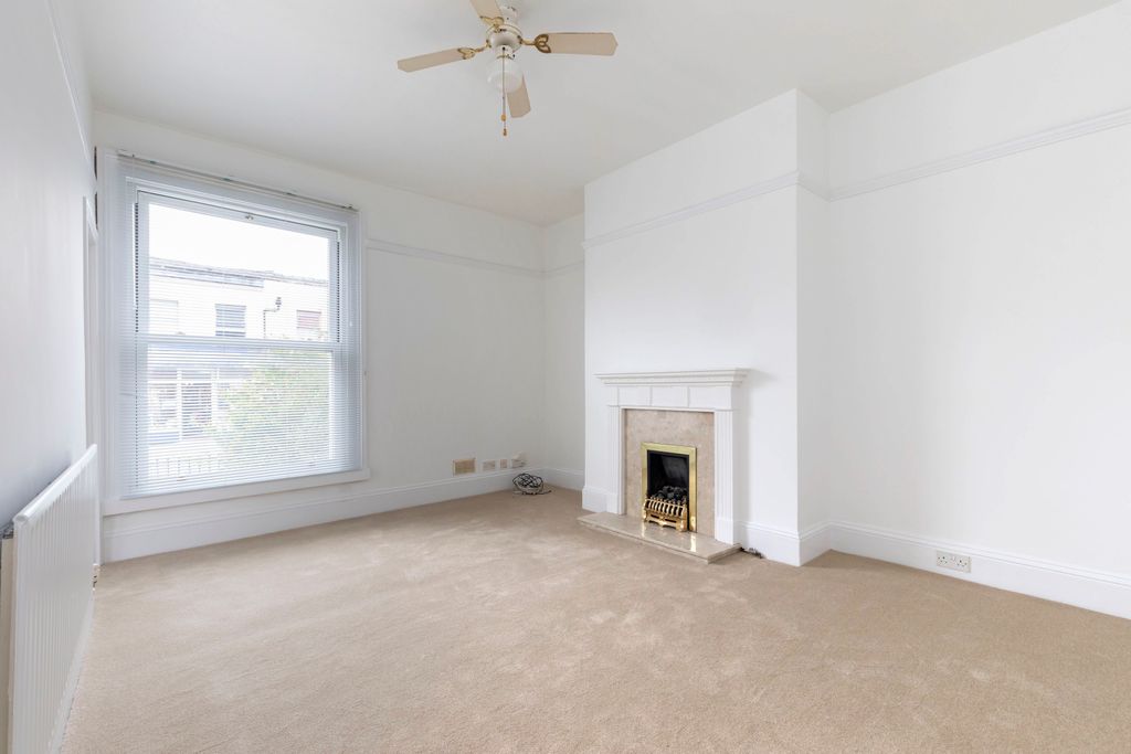 Additional image 2 of 1 bed flat to rentBath Road, Cheltenham GL53