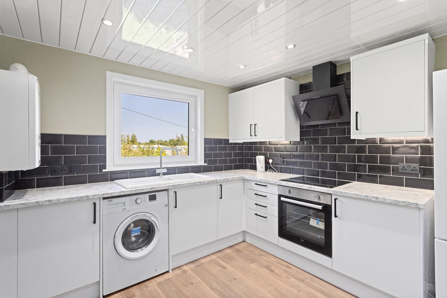 2 Bed Flat, Christian Crescent, EH15, N1 7GU photo 2
