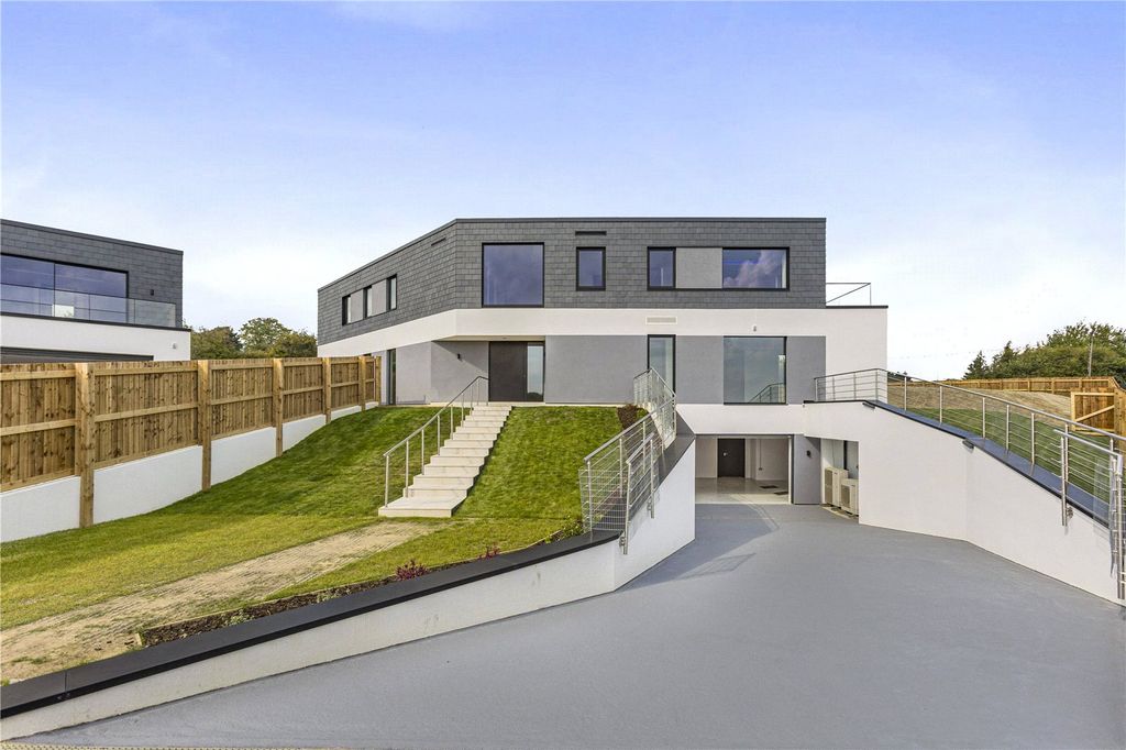 6 bed detached house to rentRosebury Close, Goffs Oak, Waltham Cross, Hertfordshire EN7