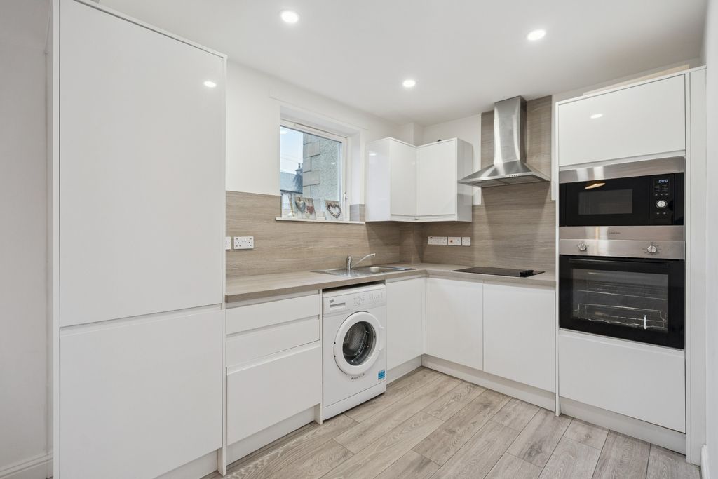 Additional image 2 of 2 bed flat to rentClaycrofts Place, Stirling, Stirlingshire FK7