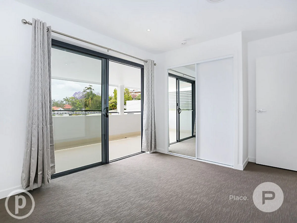 4/11 The Corso, Seven Hills QLD 4170 photo 4