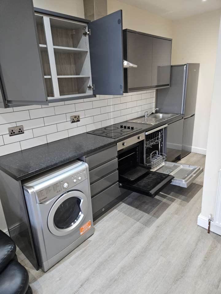 Room in a Shared Flat, Montpelier Terrace, LS6, N1 7GU photo 4