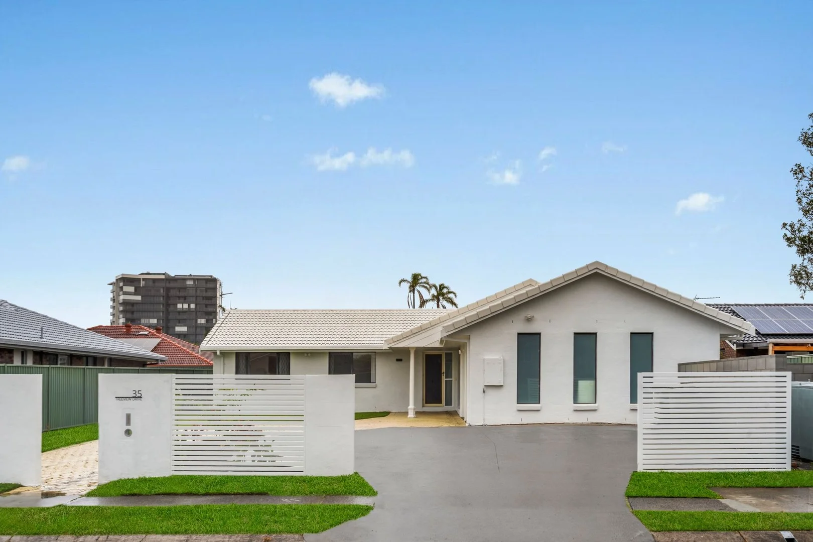35 Treeview Drive, Burleigh Waters QLD 4220