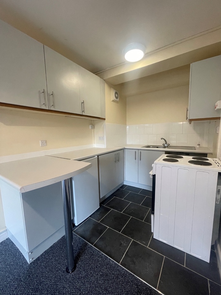 1 Bed Flat, Downfield Road, BS8, N1 7GU photo 3