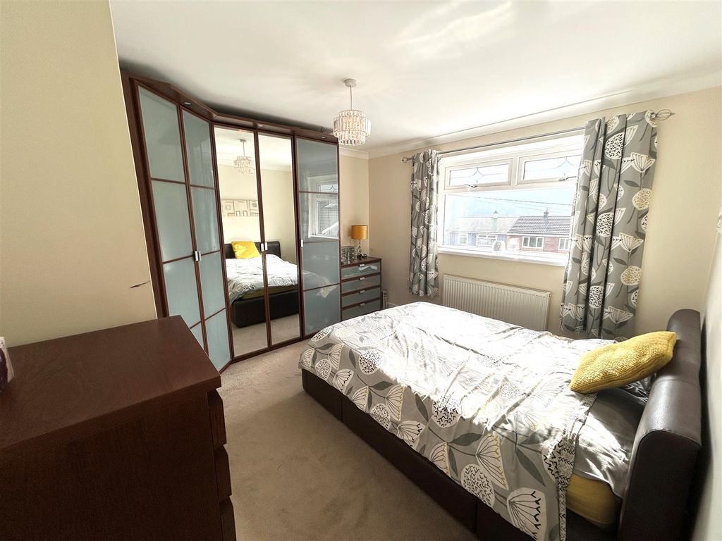 Additional image 16 of 3 bed semi-detached house to rentClytha Square, Abercarn, Newport NP11