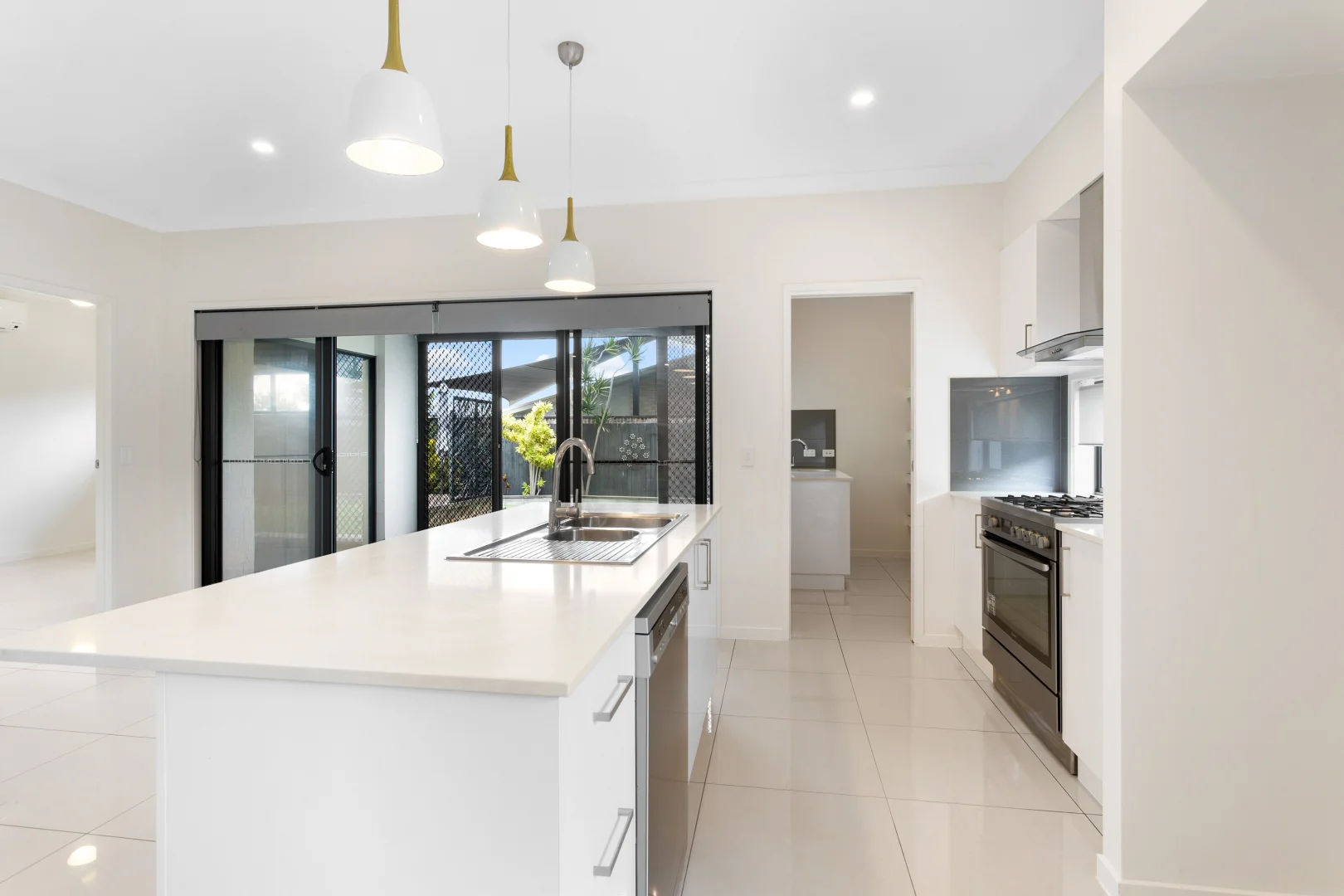 137 Campbell Drive, Mango Hill QLD 4509 photo 3