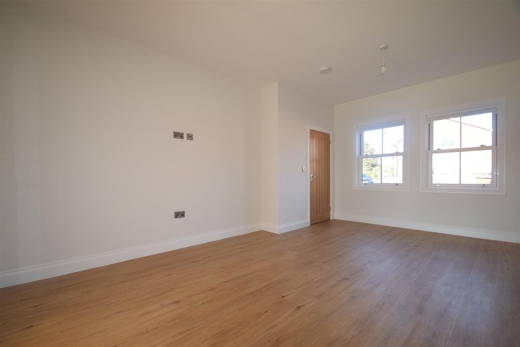 Additional image 2 of 4 bed detached house to rentChetwynd Road, Newport TF10