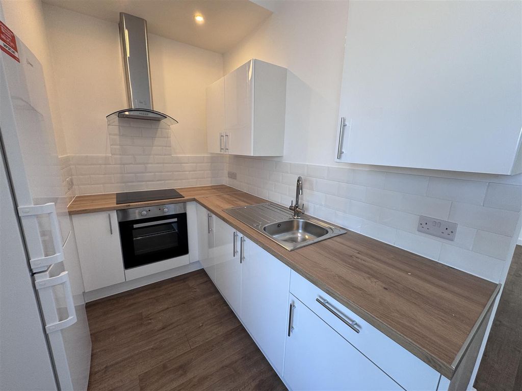 Additional image 2 of 2 bed flat to rentWoodstock Way, Caldicot NP26