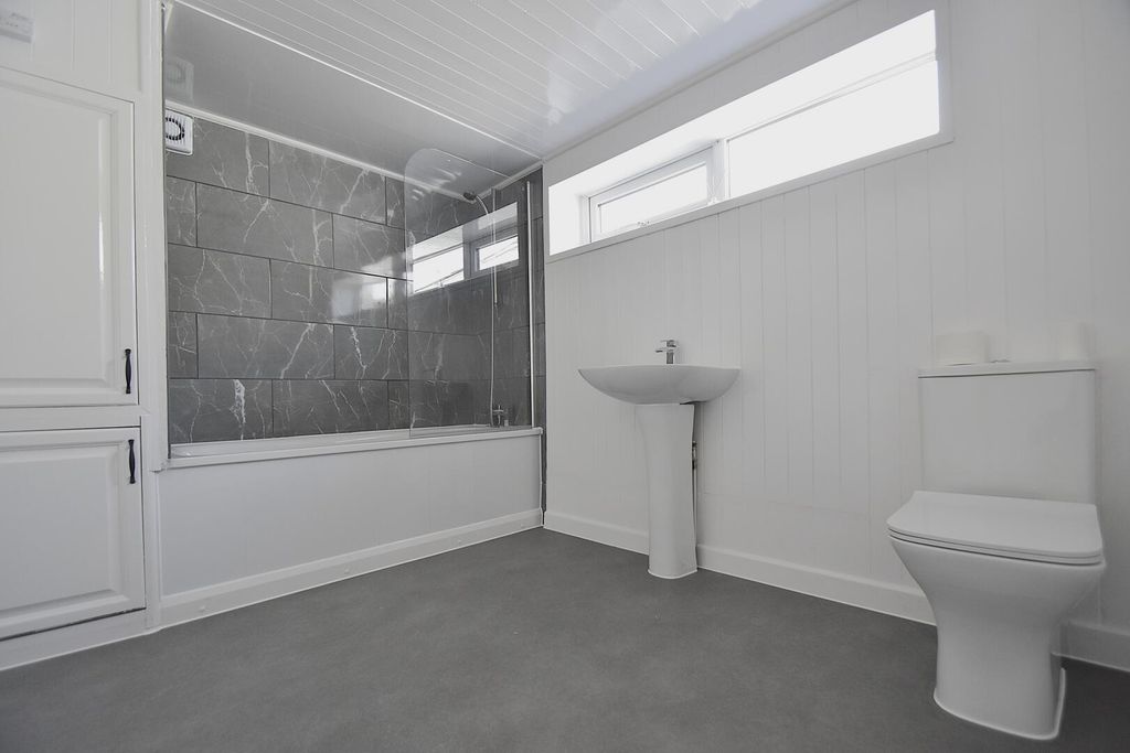 Additional image 11 of 2 bed semi-detached house to rentGreen Street, Ryde PO33