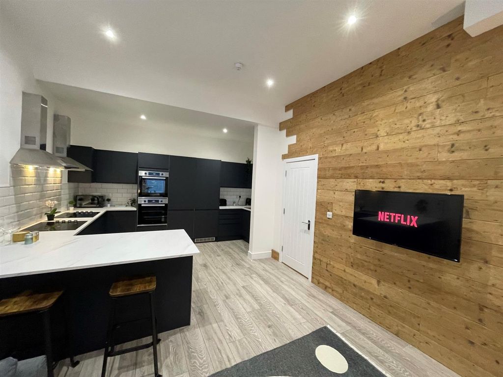Additional image 3 of 8 bed property to rentSt. Ursula Grove, Southsea PO5