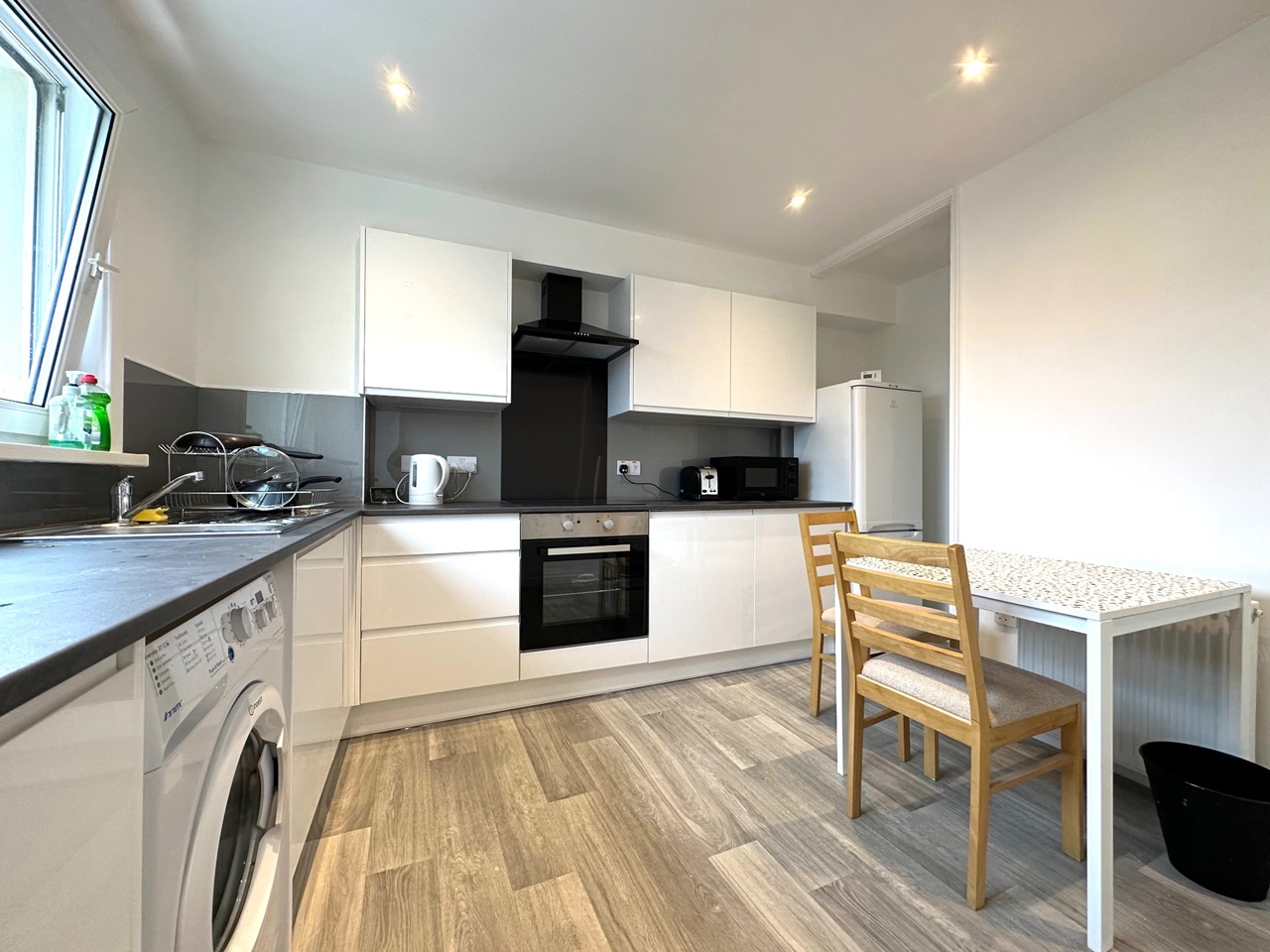 3 Bed Flat, Dumbryden Grove, EH14, N1 7GU photo 2