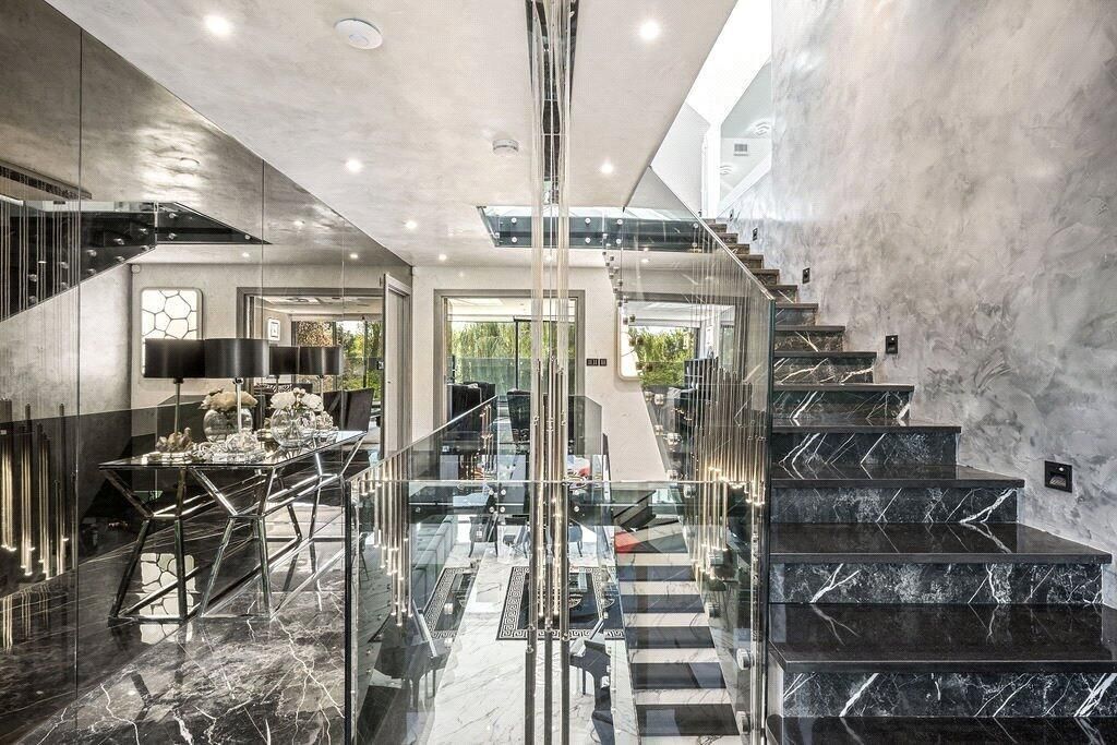 Additional image 2 of 5 bed detached house to rentWaggon Road, Barnet EN4