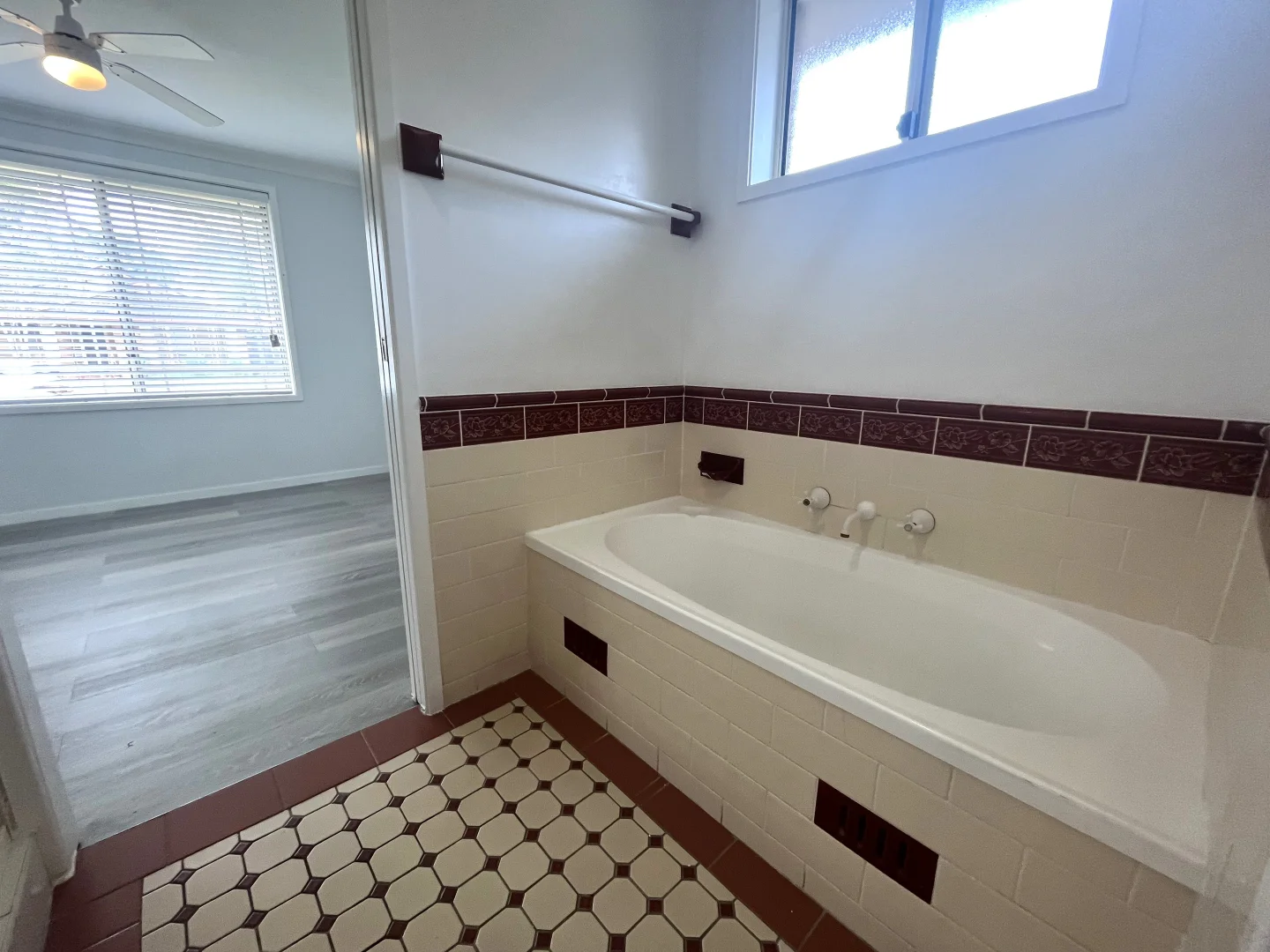 14 Larbert Place, Prestons NSW 2170 photo 5