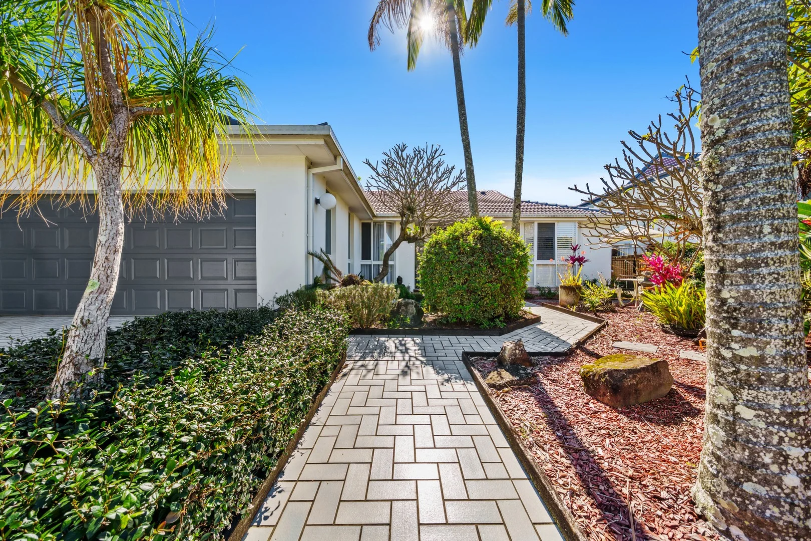 15 Drayton Terrace, Mermaid Waters QLD 4218