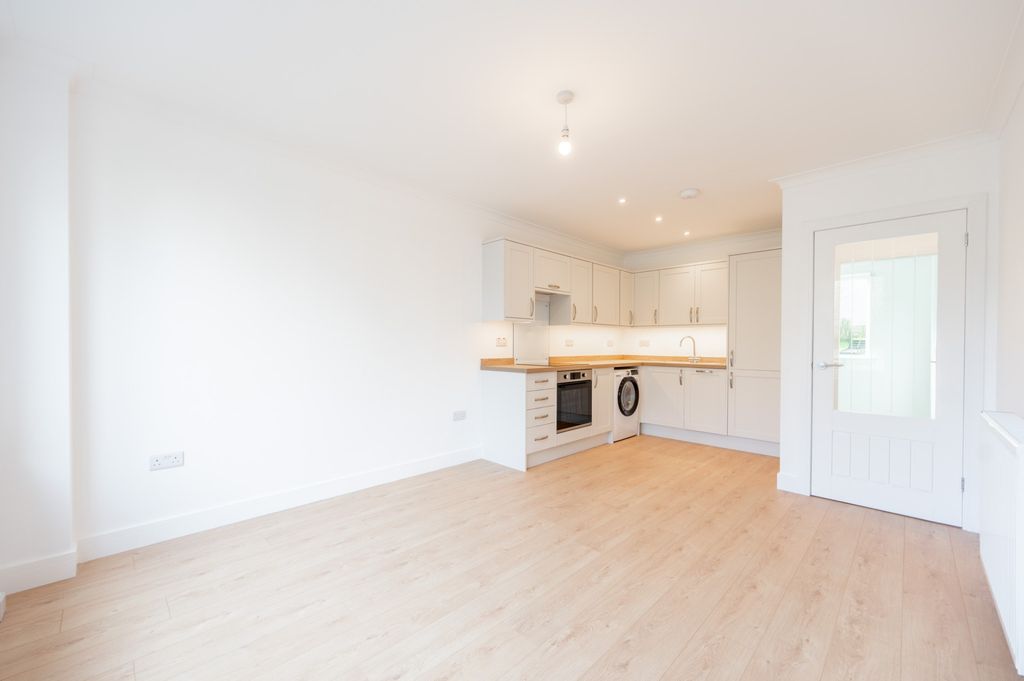 Additional image 3 of 2 bed flat to rentWoodhouse Court, Busby, Glasgow G76