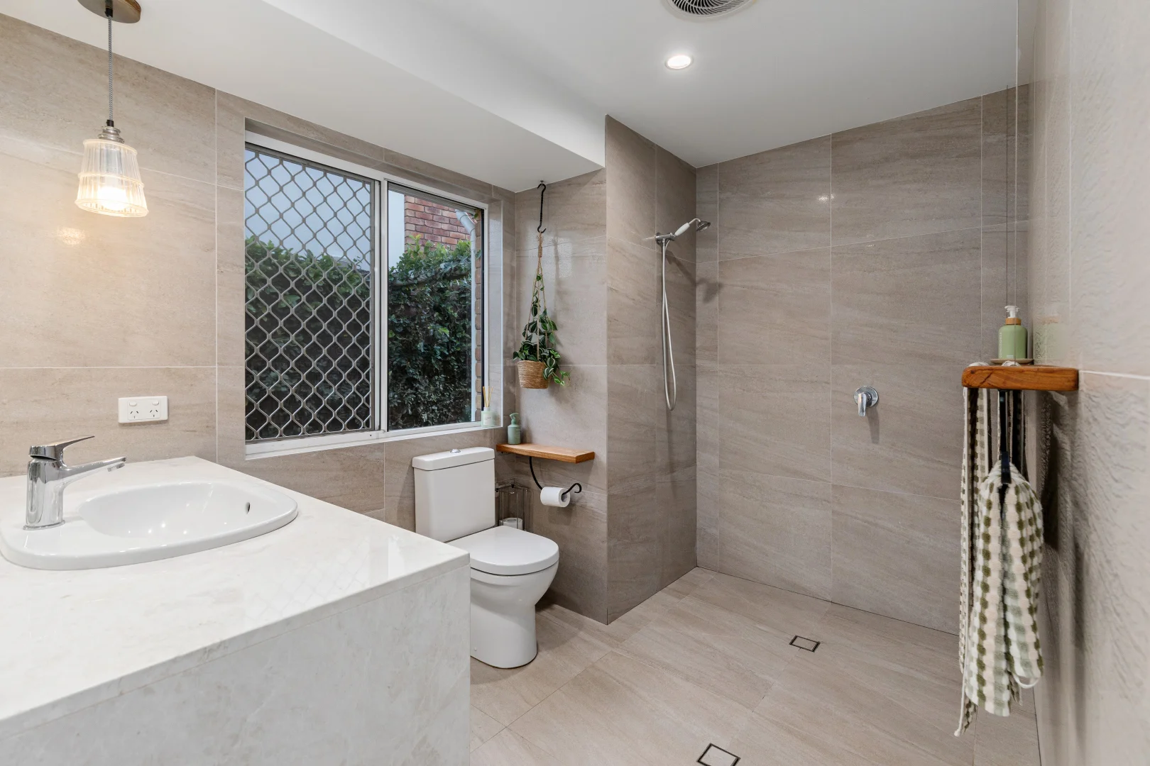 Additional image 8 of 28 Jabiru Avenue, Burleigh Waters QLD 4220