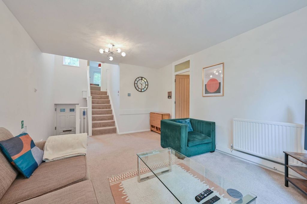 Additional image 3 of 2 bed flat to rentRaphael Drive, Watford WD24