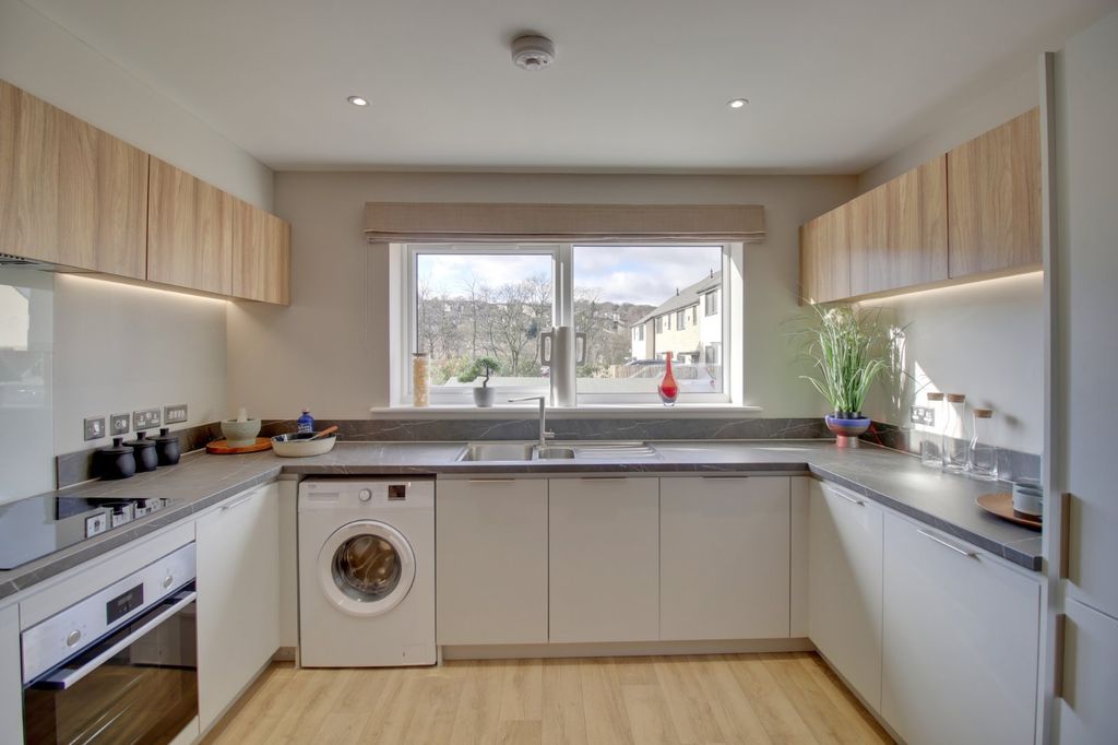 Additional image 3 of 4 bed detached house to rentPark Meadow Lane, Leeds, West Yorkshire LS12