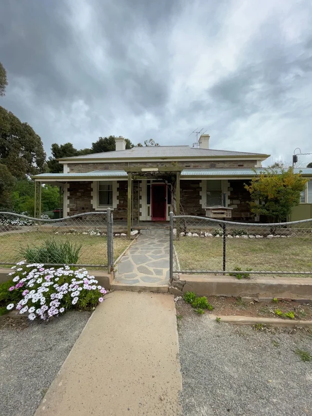 22 Upper Thames Street, Burra SA 5417