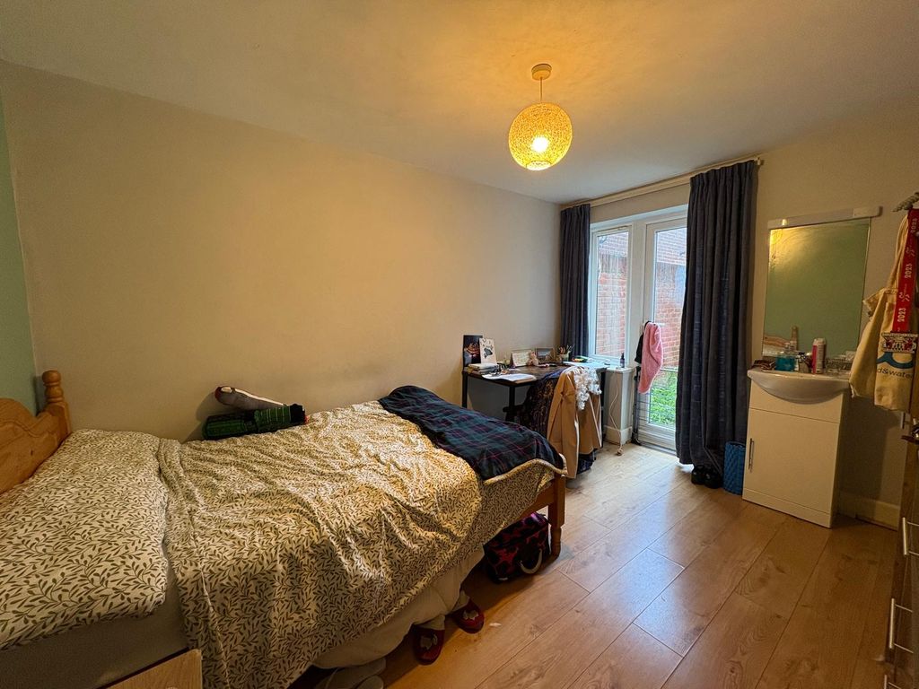 Additional image 16 of 6 bed semi-detached house to rentMilton Road, Southampton SO15
