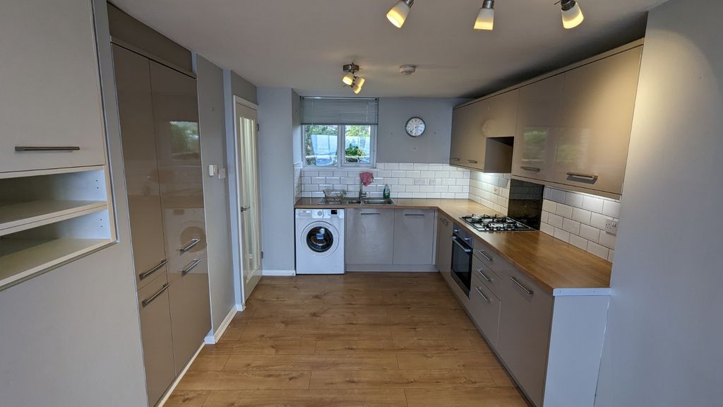 2 bed flat to rentDyfed, Penarth CF64