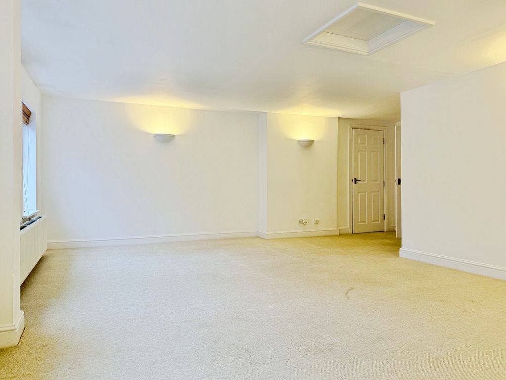 Additional image 4 of 2 bed flat to rent-17 Abbeygate Street, Bury St. Edmunds IP33