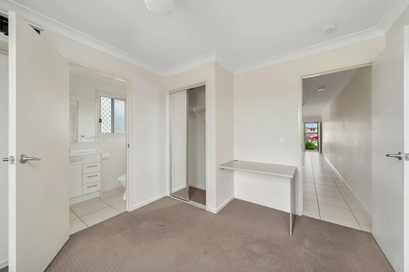 5/6 Sullivan Street, Emerald QLD 4720 photo 5