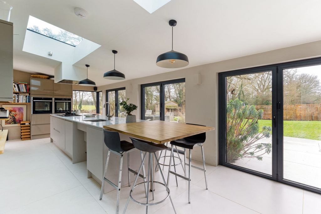 4 bed barn conversion to rentFour Elms Road, Edenbridge TN8 photo 3