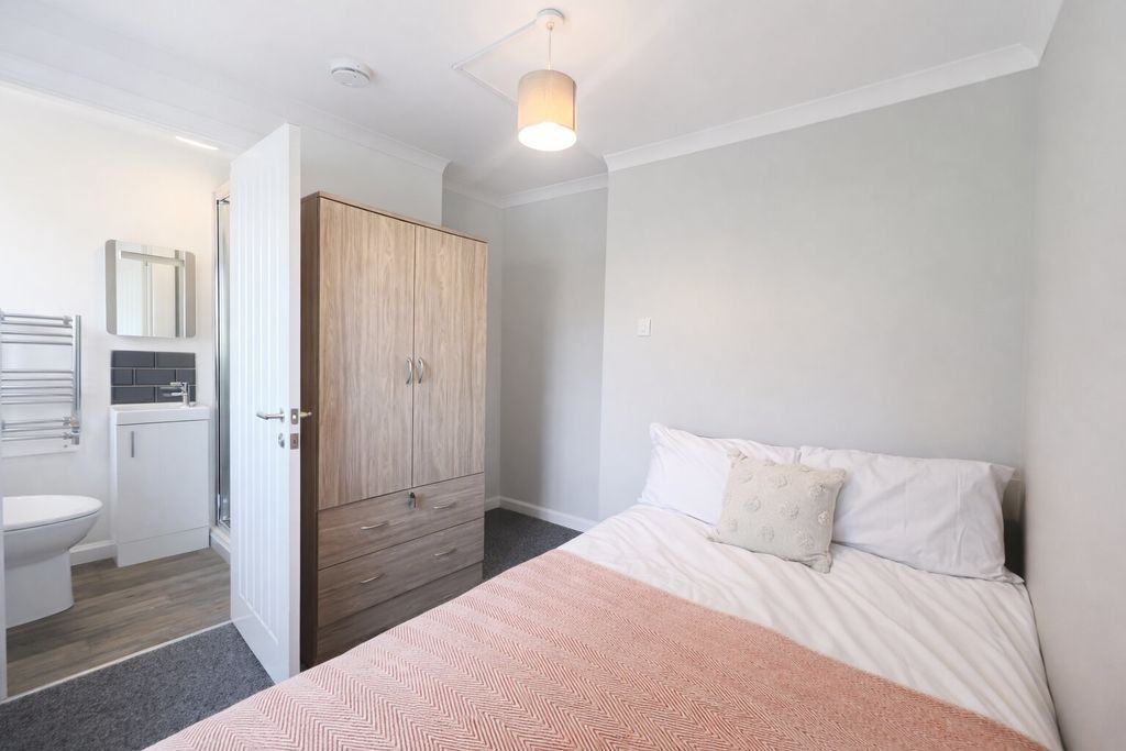 Additional image 3 of 8 bed shared accommodation to rentAuckland Drive, Brighton BN2