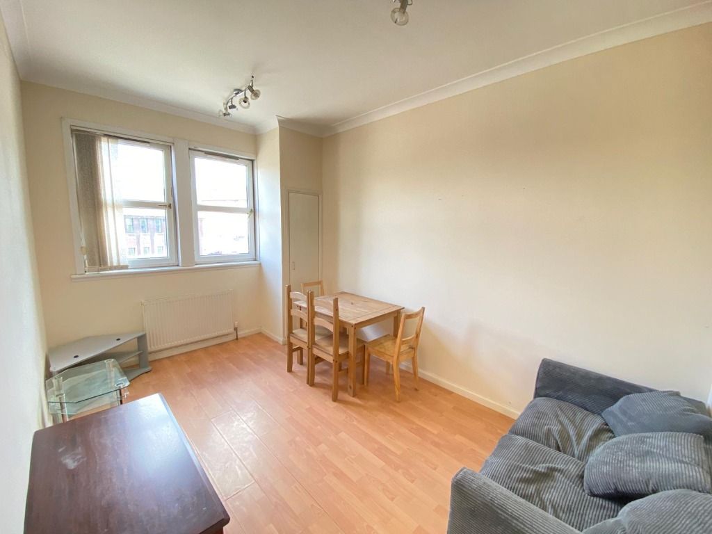 Additional image 3 of 2 bed flat to rentMaxwellton Street, Paisley, Renfrewshire PA1