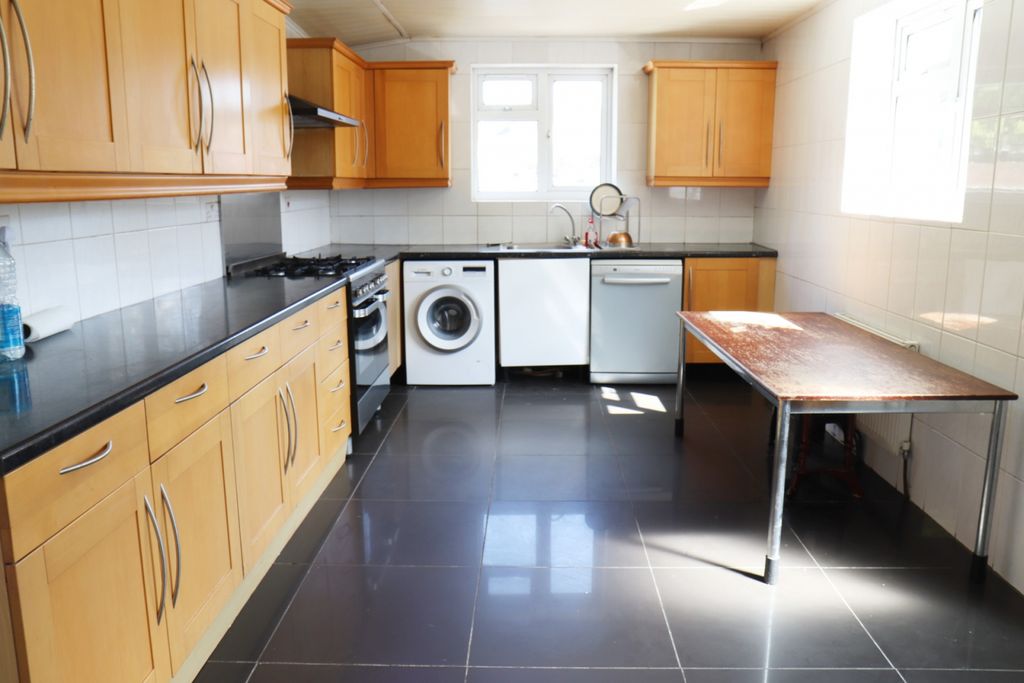 7 bed shared accommodation to rentLeagrave Road LU3 photo 5