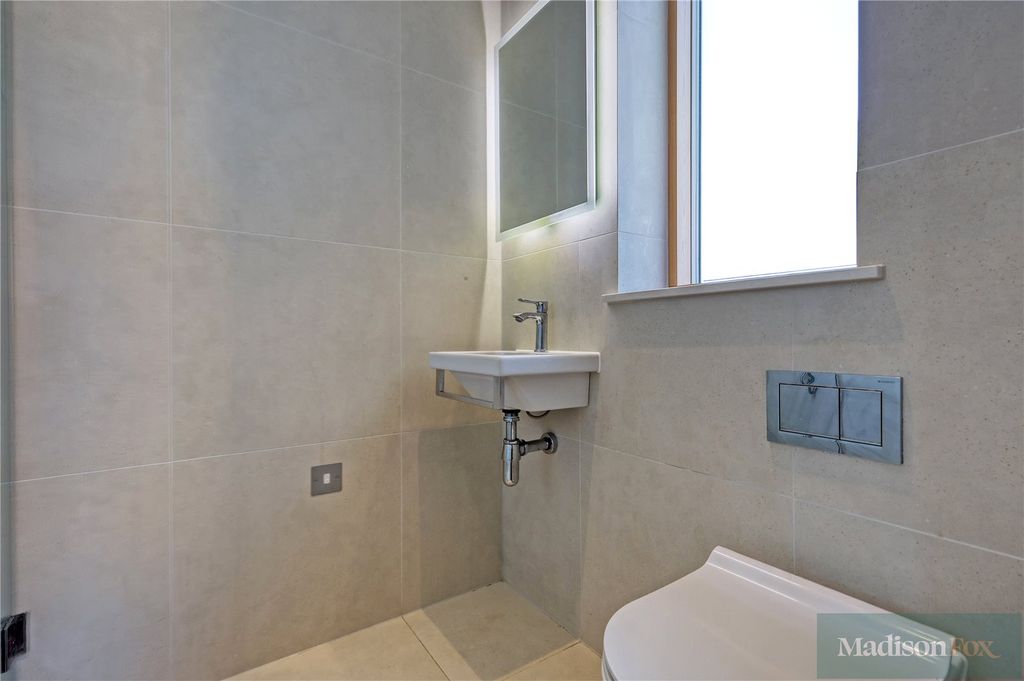 Additional image 28 of 2 bed flat to rentPalmerston Road, Buckhurst Hill, Essex IG9