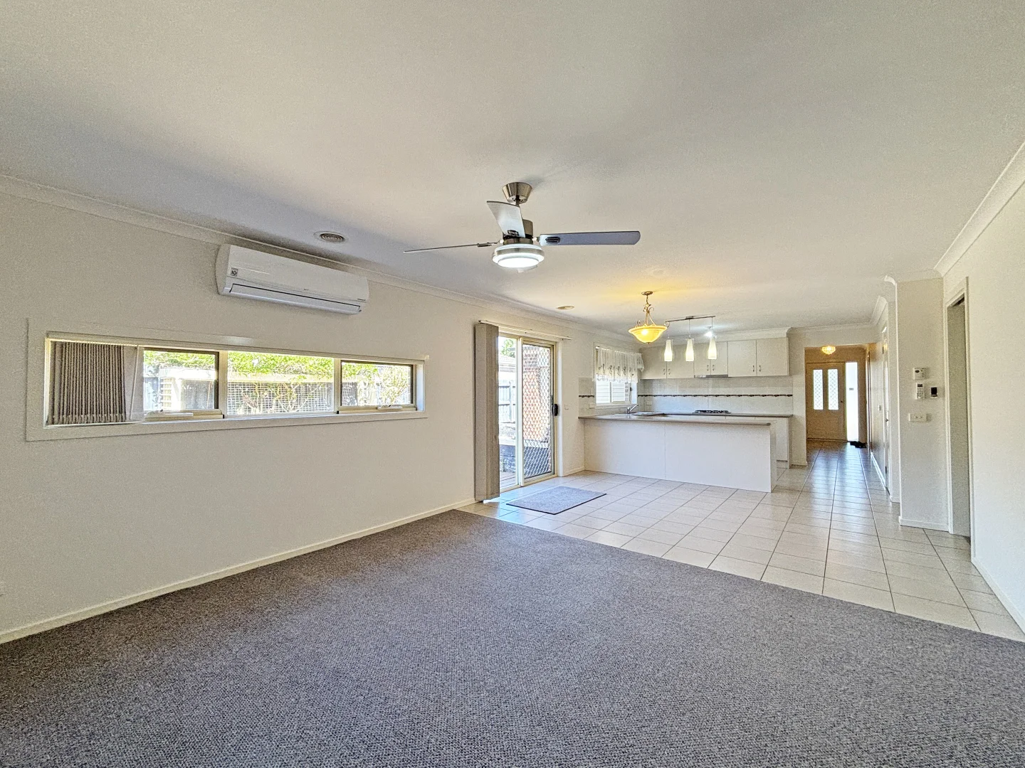 42 Summerhill Boulevard, Drouin VIC 3818 photo 2