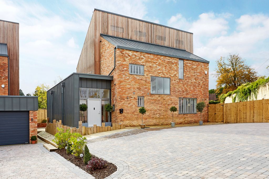 6 bed detached house to rentThe Walled Garden Trulls Hatch, Crowborough TN6