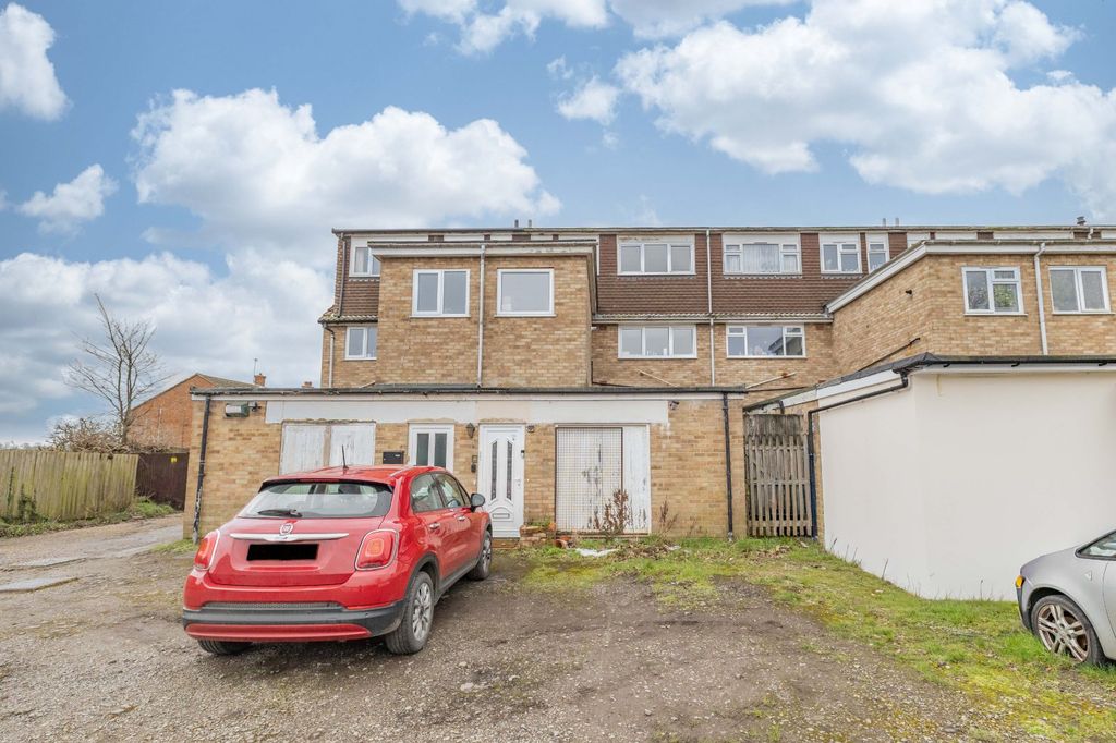 3 bed maisonette for saleHoades Wood Road, Sturry, Canterbury, Kent CT2
