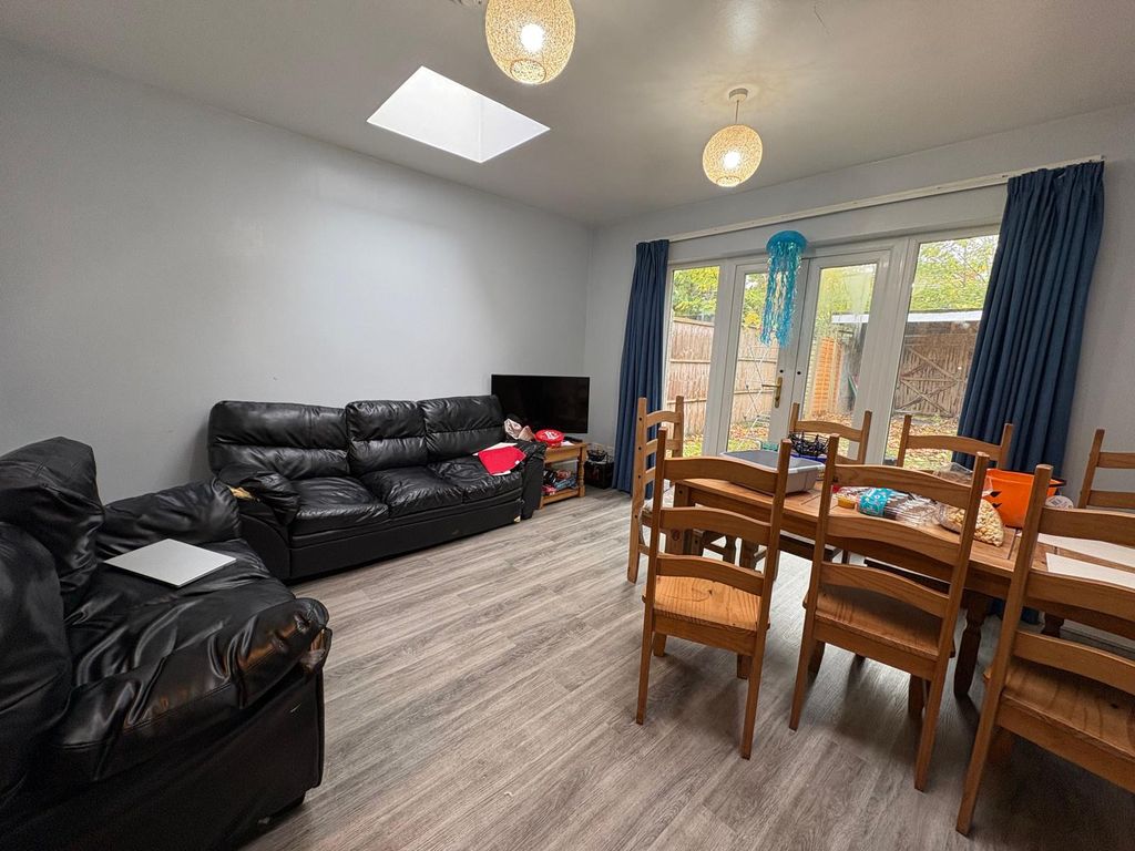 Additional image 9 of 6 bed semi-detached house to rentMilton Road, Southampton SO15