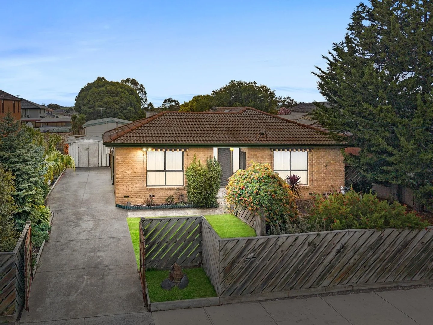 100 Harricks Crescent, Attwood VIC 3049