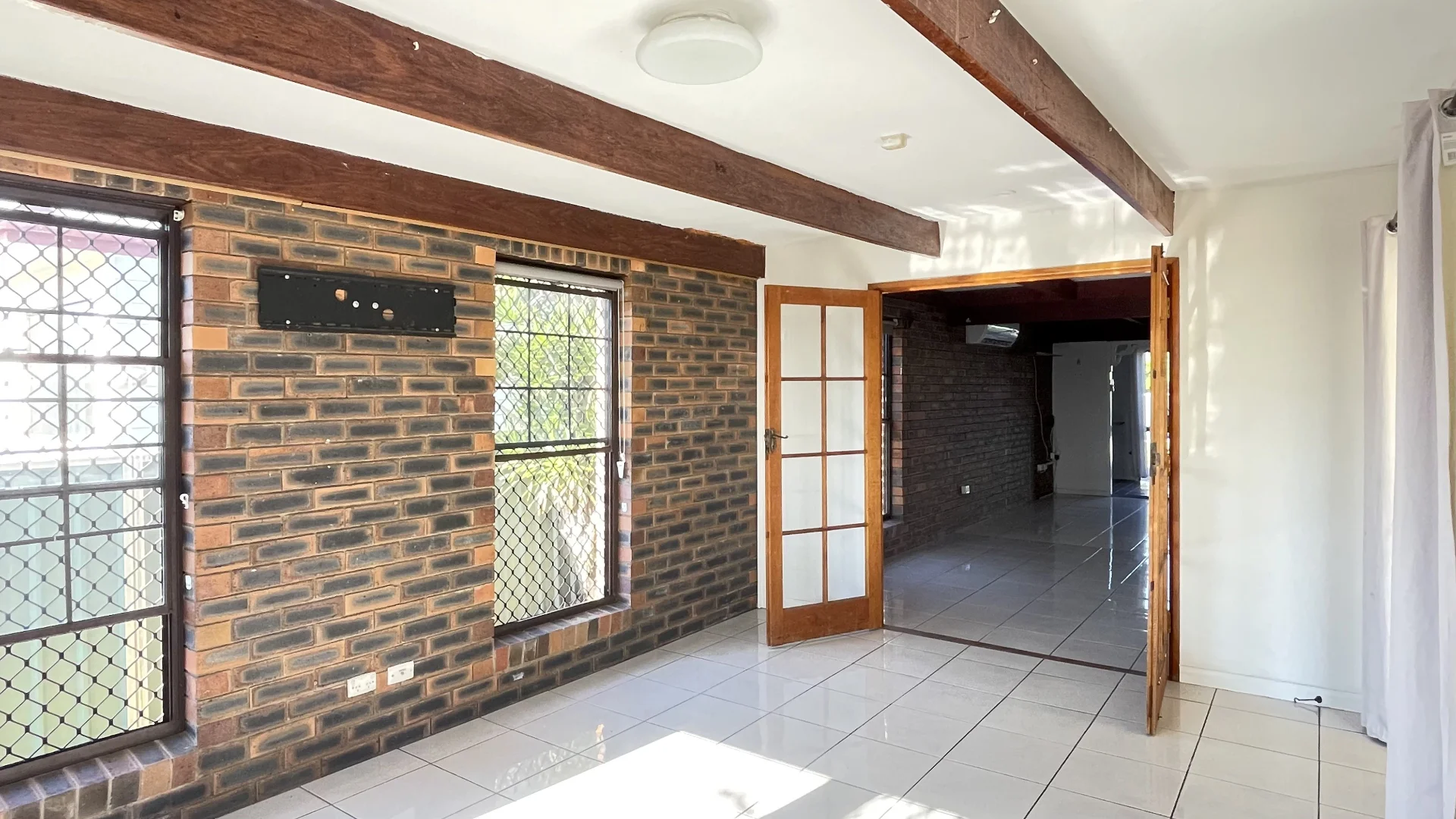 Additional image 3 of 14 Pine Street, Hillcrest QLD 4118