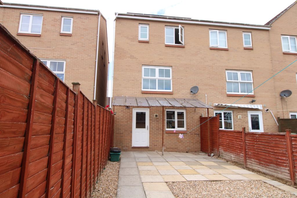 Additional image 16 of 3 bed property to rentChillingham Drove, Bridgwater TA6