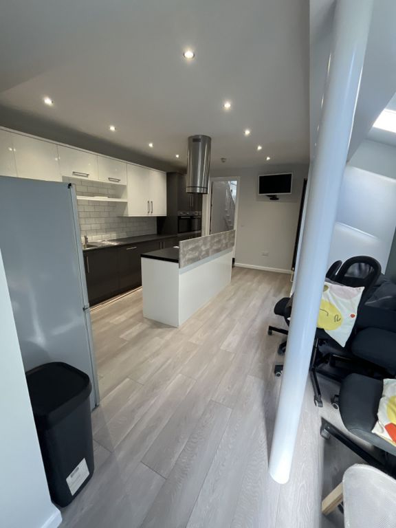7 bed shared accommodation to rentMackintosh Place, Cardiff CF24 photo 5