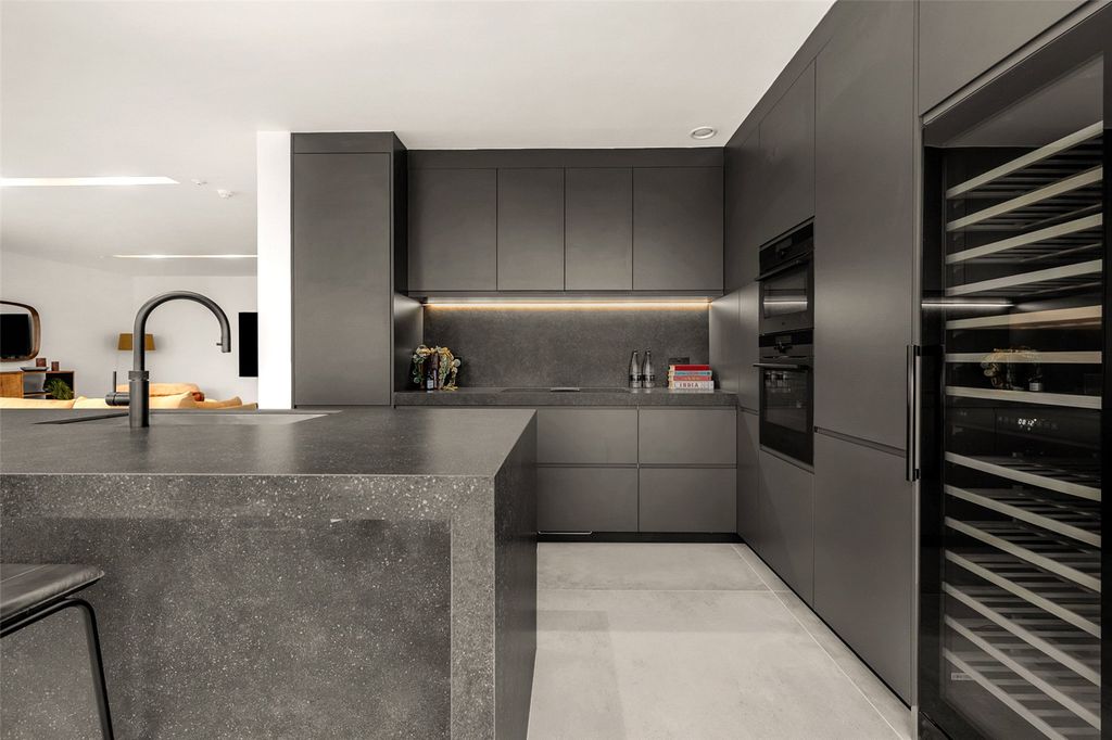 Additional image 6 of 3 bed flat to rentNorth Road, Hale, Cheshire WA15