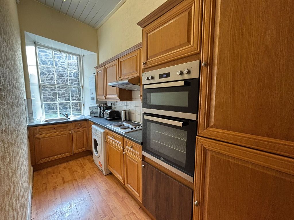 Additional image 2 of 4 bed flat to rentPort Street, Stirling Town, Stirling FK8