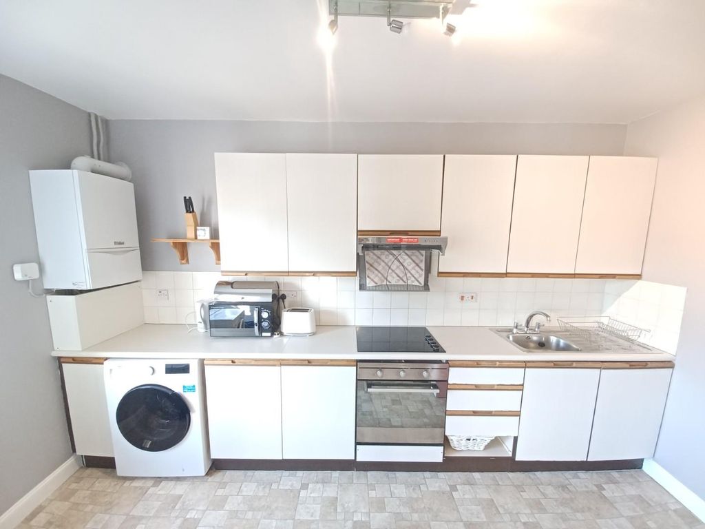 Additional image 2 of 3 bed flat to rentNewbridge Road, Bath BA1