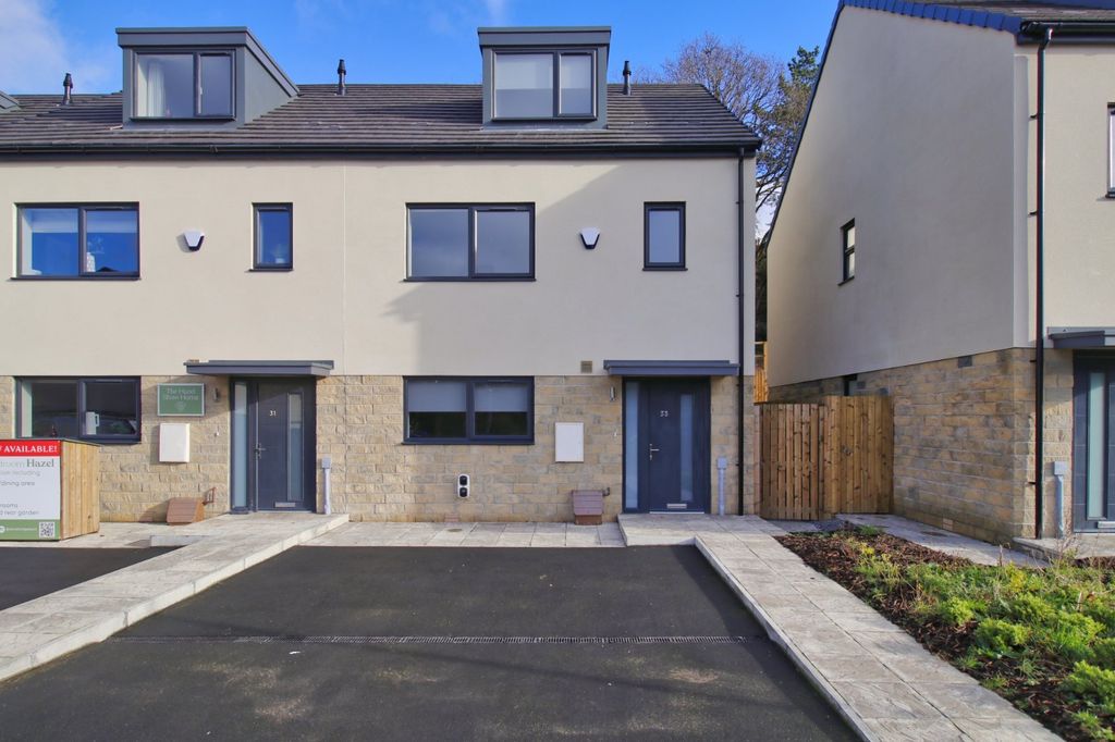 4 bed detached house to rentPark Meadow Lane, Leeds, West Yorkshire LS12